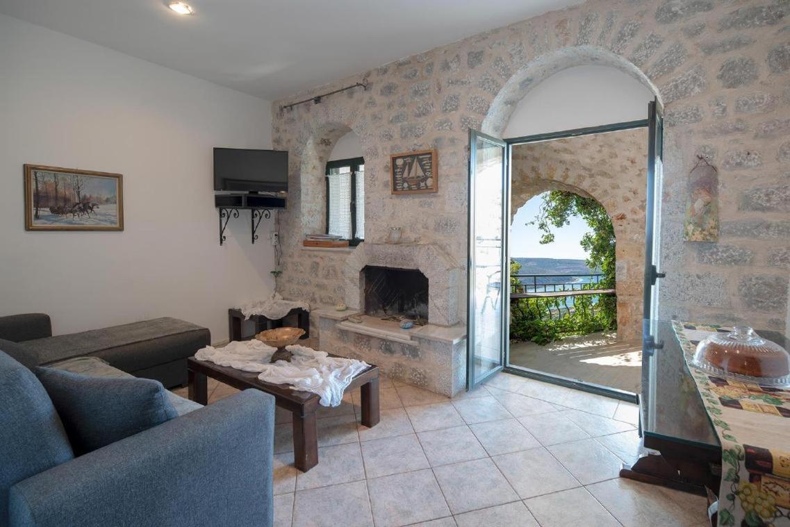 شقة Olga'S House Néon Oítilon المظهر الخارجي الصورة